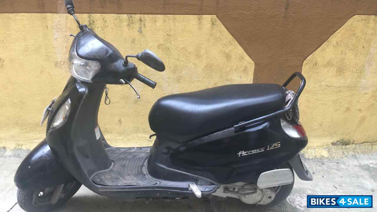 Black Suzuki Access 125