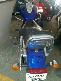 Blue Bajaj Avenger 220 DTS-i