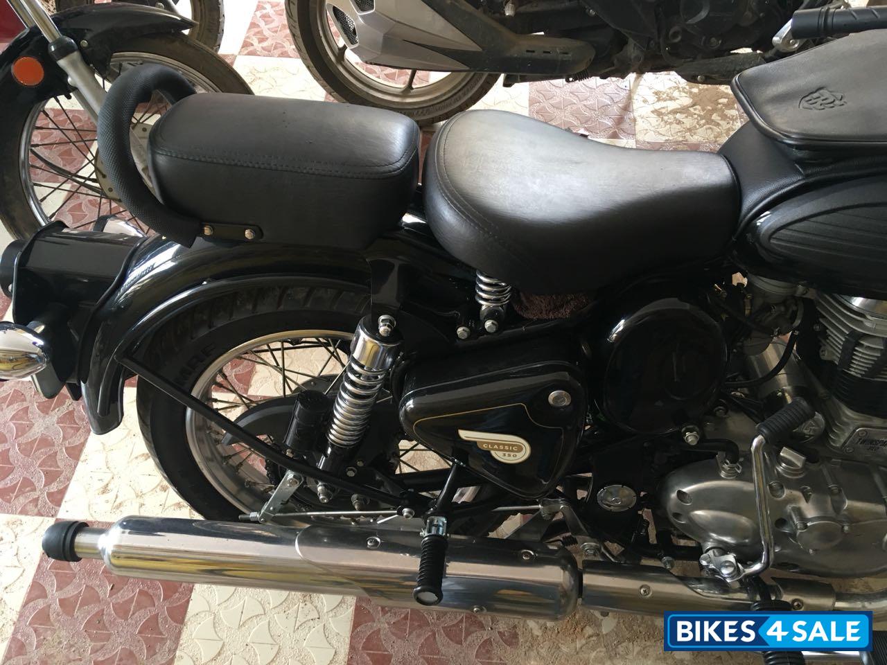 Black Royal Enfield Classic 350 Black Royal Enfield Classic 350