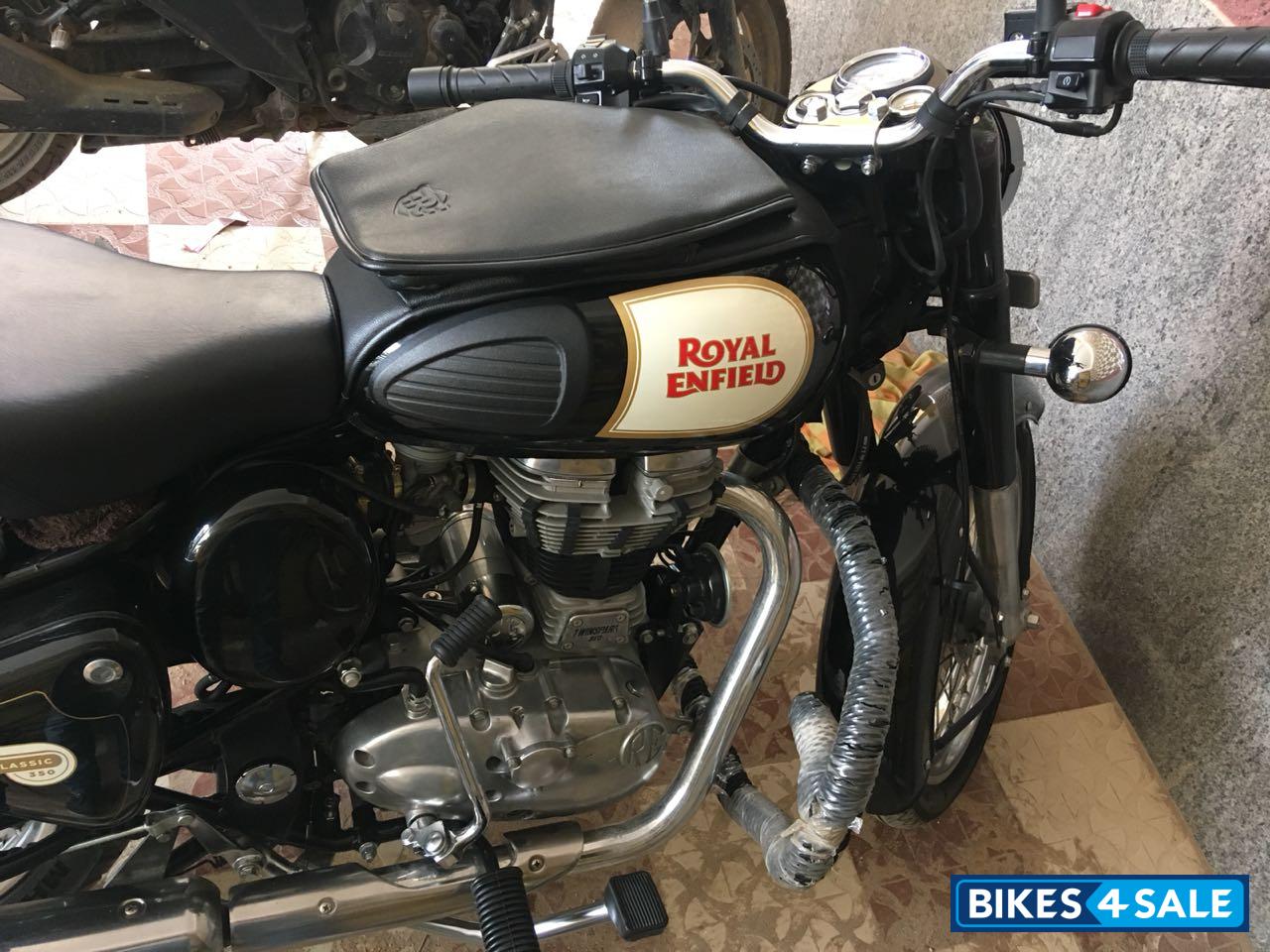 Black Royal Enfield Classic 350 Black Royal Enfield Classic 350