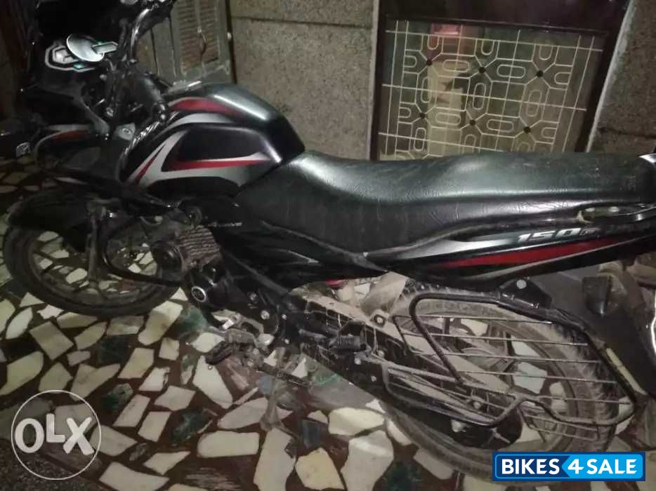 Black Bajaj Discover 150 F