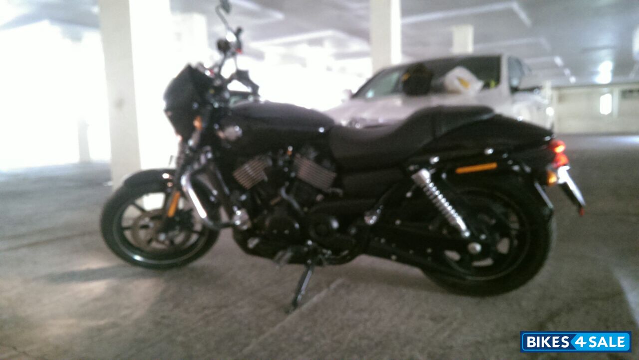 Black Harley Davidson Street 750
