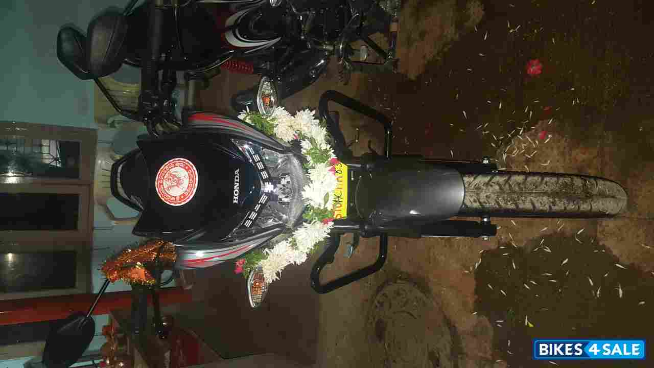 Silver Honda CB Shine SP