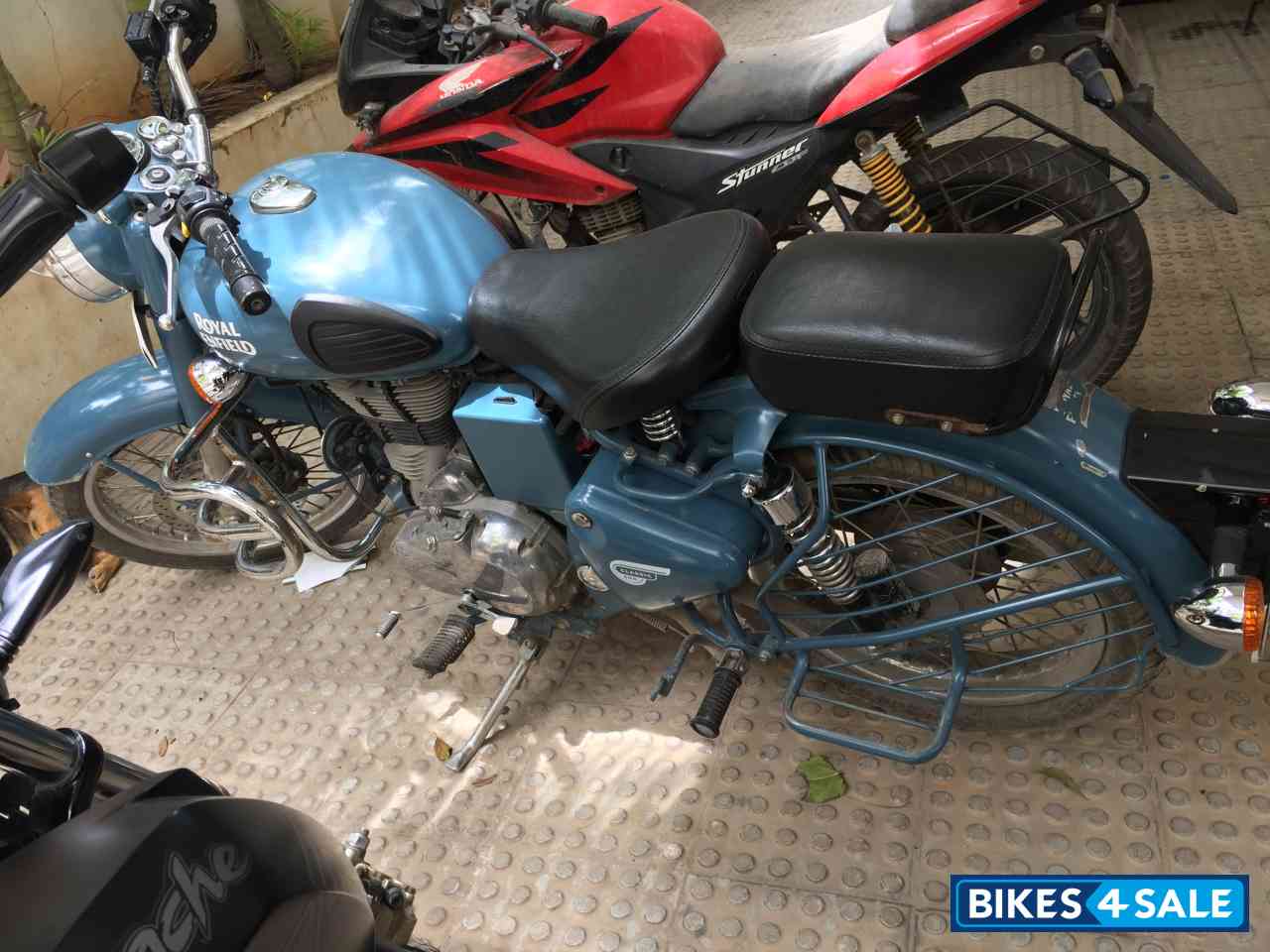 Blue Royal Enfield Classic Squadron Blue