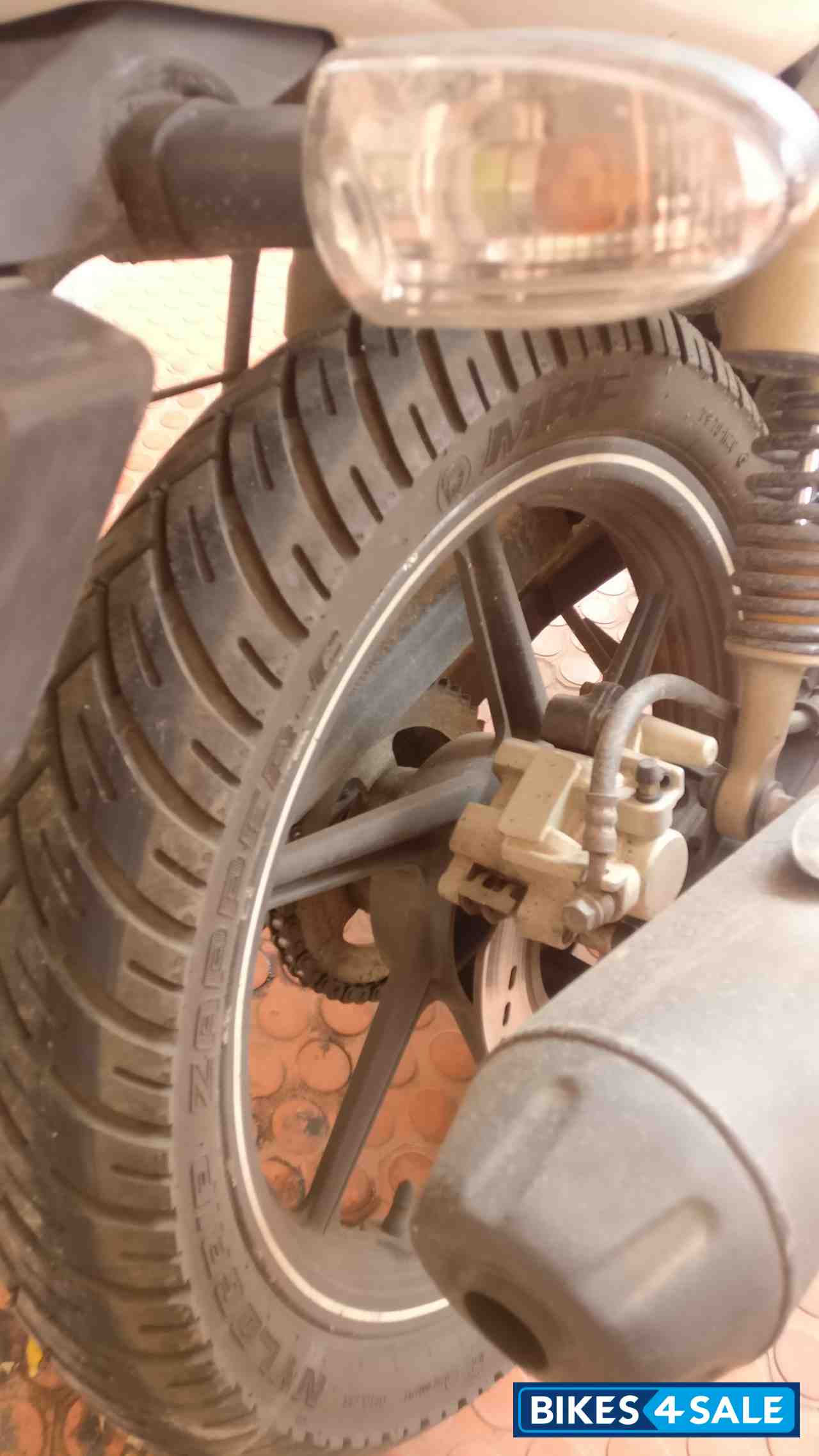 White TVS Apache RTR 180