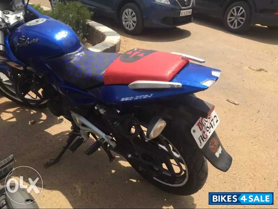 Bajaj Pulsar 220F