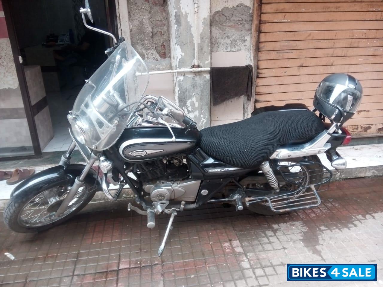 Silver Black Bajaj Avenger 200 DTS-i