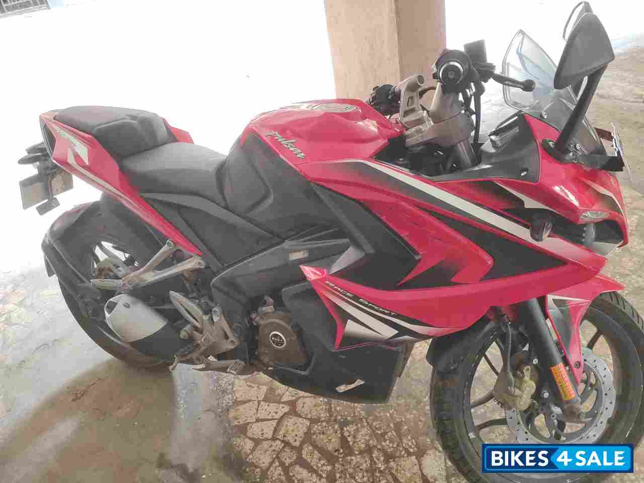 Red Bajaj Pulsar RS 200