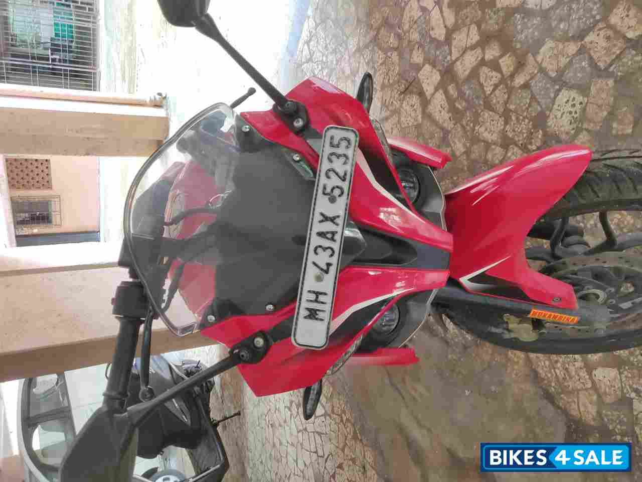 Red Bajaj Pulsar RS 200