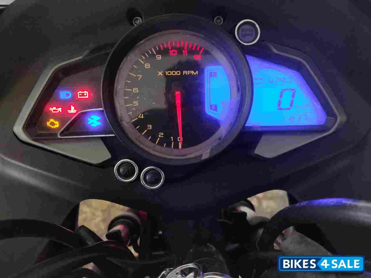 Red Bajaj Pulsar RS 200