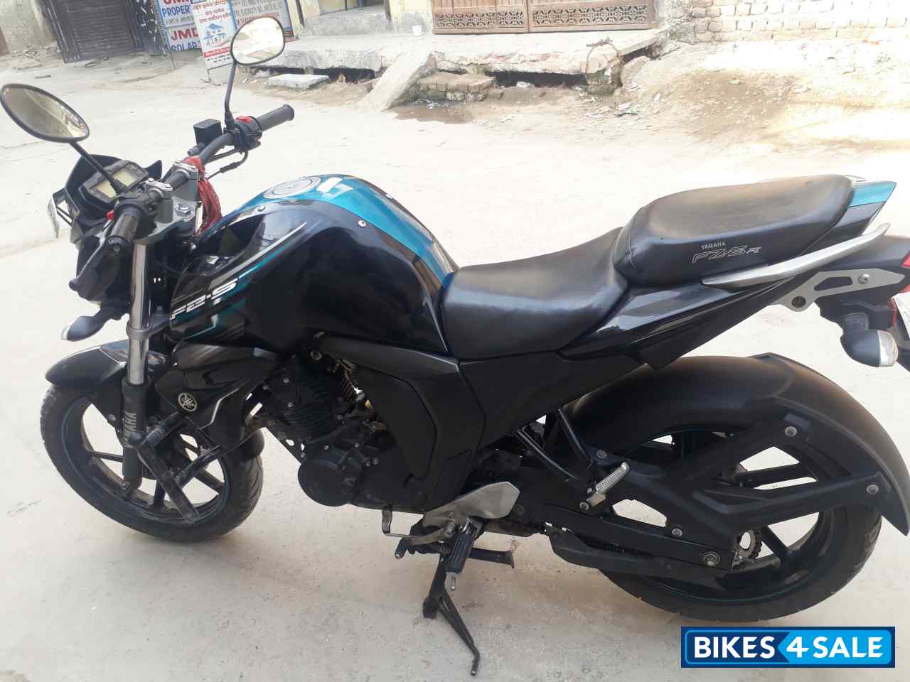 Black Mettalic Yamaha FZ-S