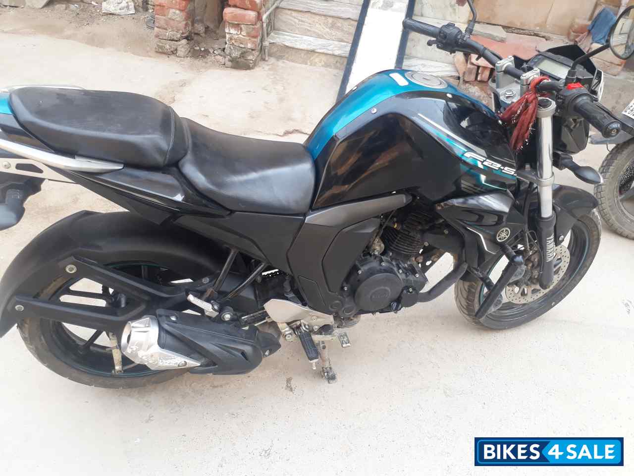 Black Mettalic Yamaha FZ-S