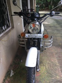 White Royal Enfield Classic 350
