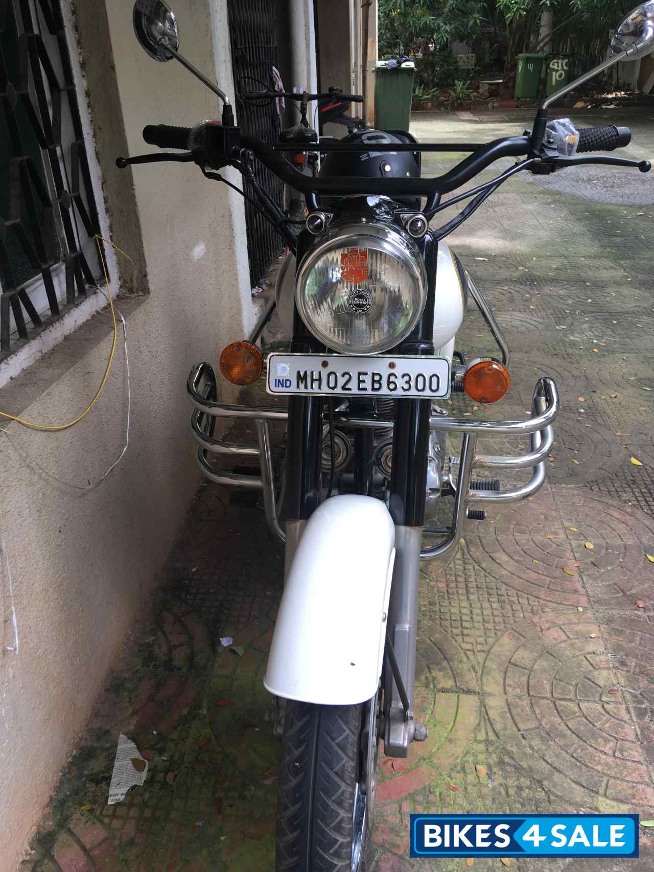 White Royal Enfield Classic 350