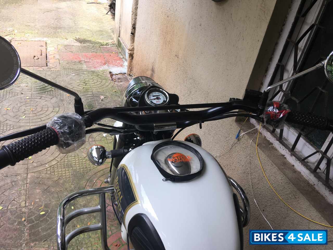 White Royal Enfield Classic 350