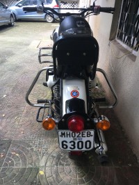 White Royal Enfield Classic 350