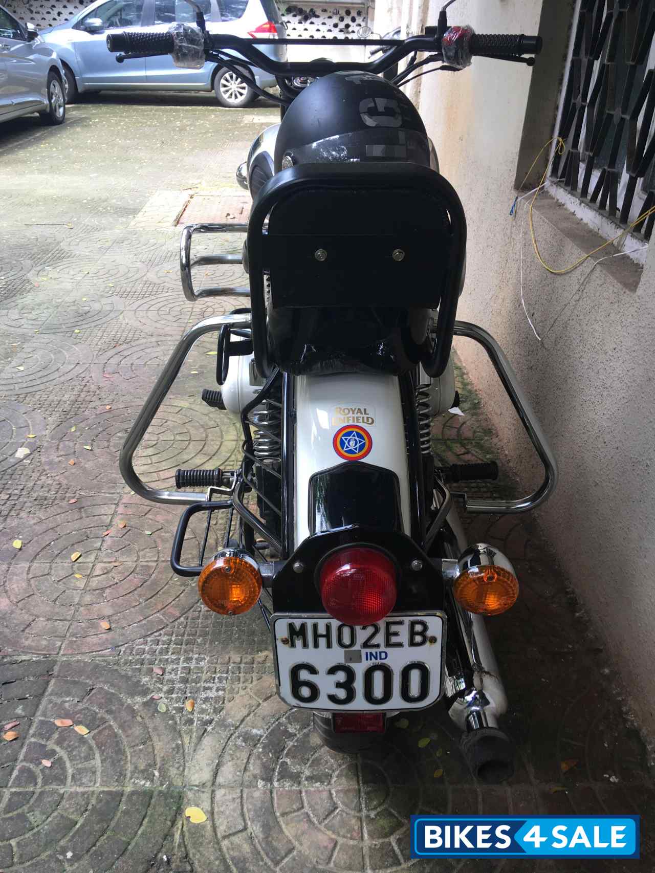 White Royal Enfield Classic 350