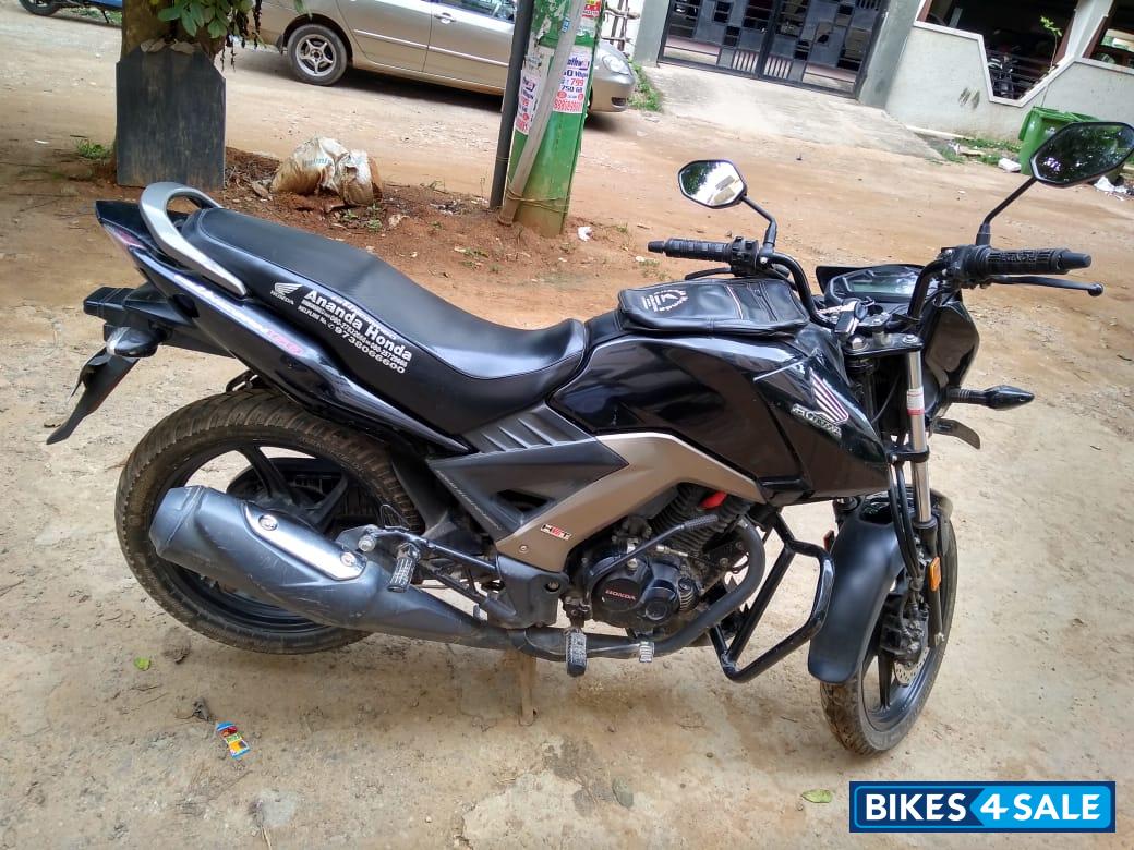 Black Honda CB Unicorn 160