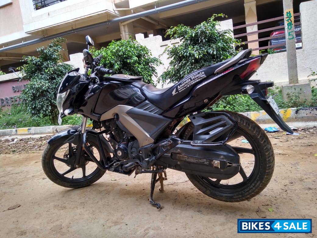 Black Honda CB Unicorn 160