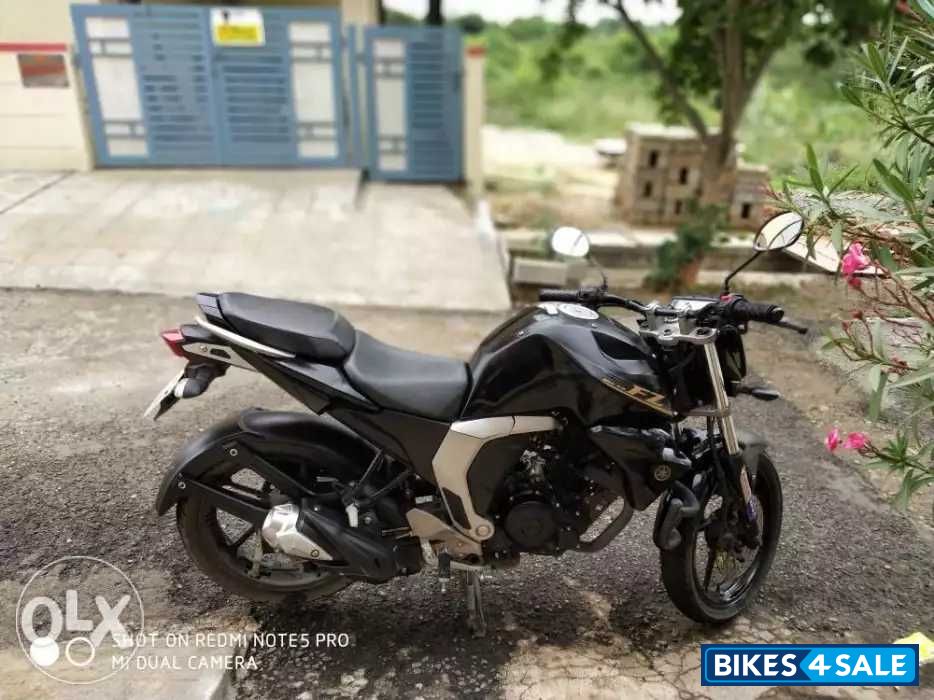 Black Yamaha FZ FI V2 Black Yamaha FZ FI V2