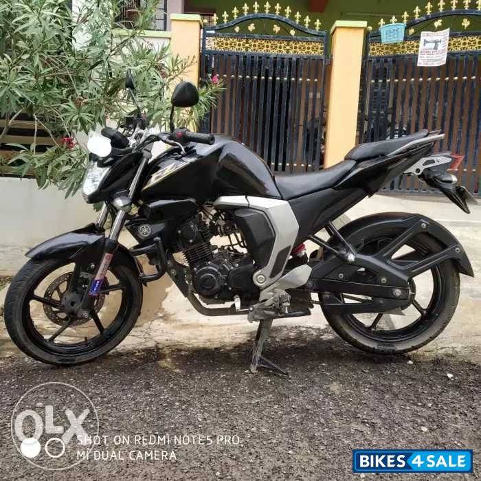 Black Yamaha FZ FI V2 Black Yamaha FZ FI V2