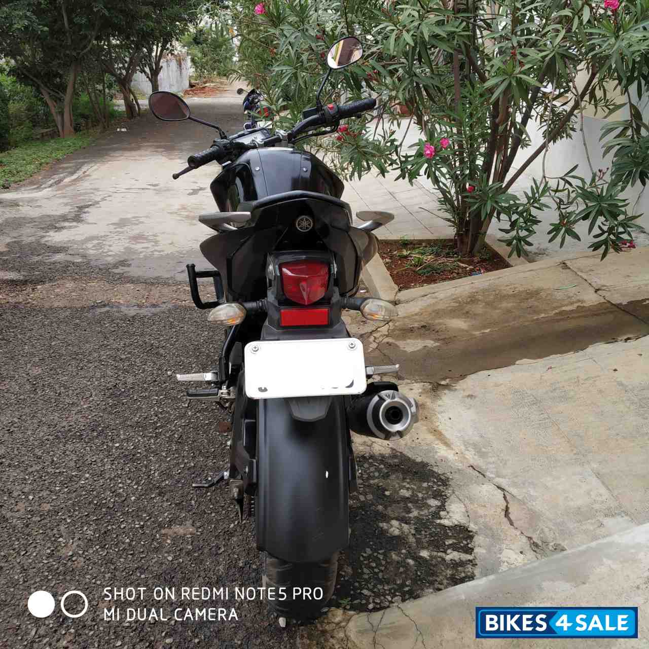 Black Yamaha FZ FI V2 Black Yamaha FZ FI V2