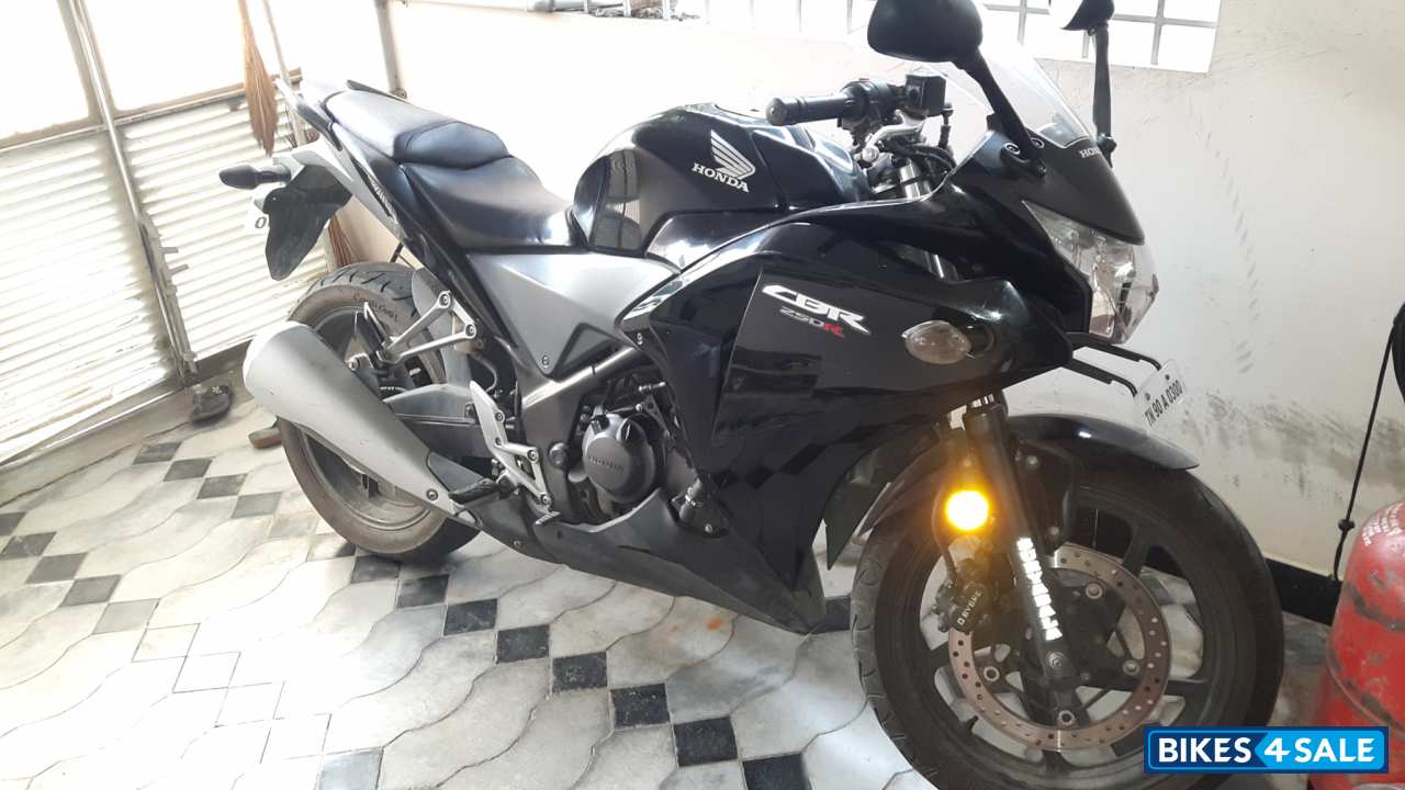 Black Honda CBR 250R