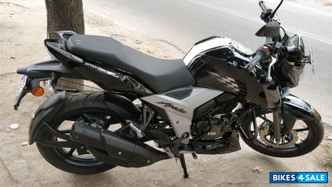 Used 18 Model Tvs Apache Rtr 160 4v For Sale In Bangalore Id Black Colour Bikes4sale