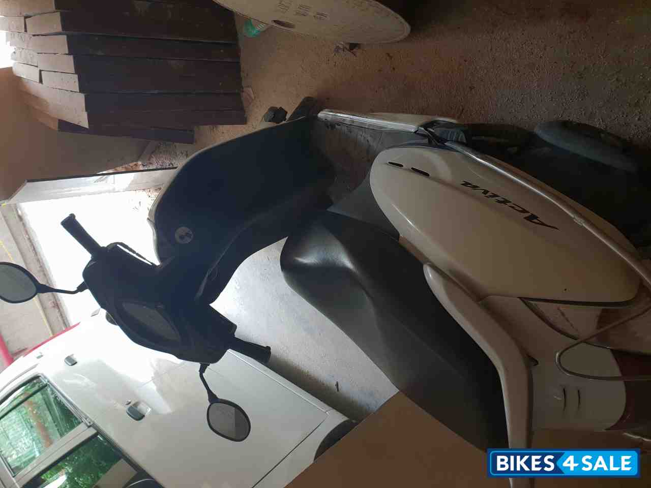 White Honda Activa i