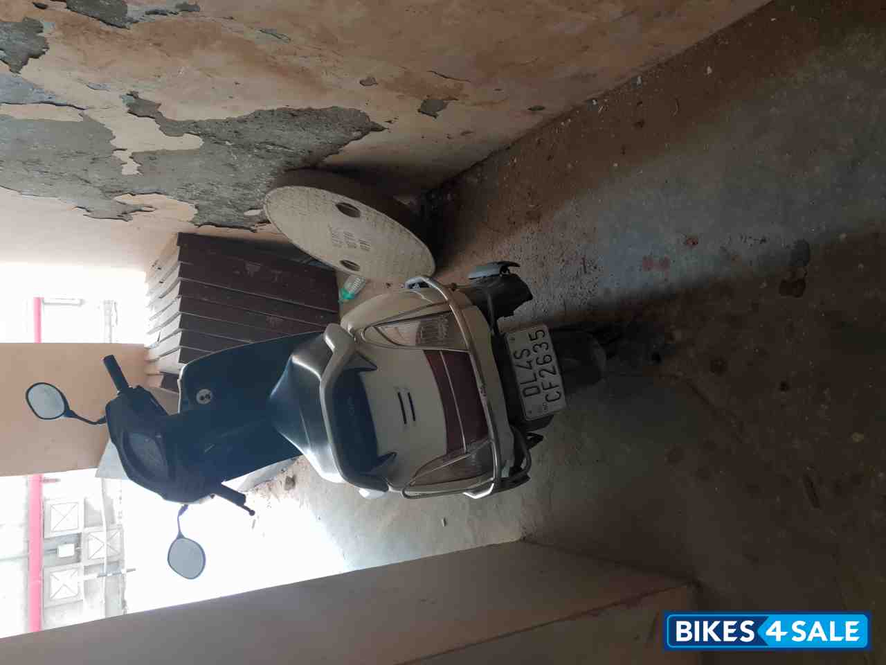 White Honda Activa i