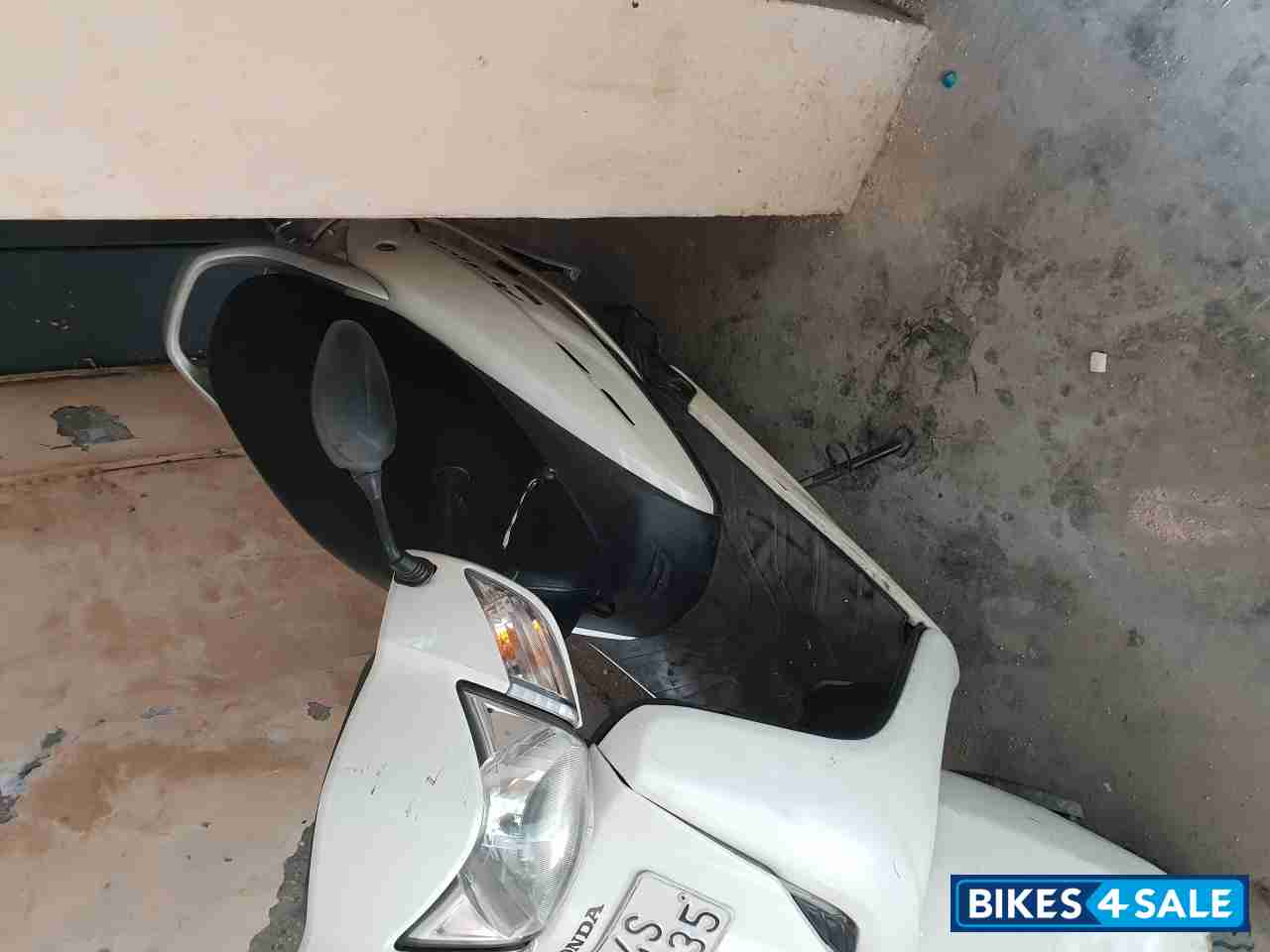 White Honda Activa i