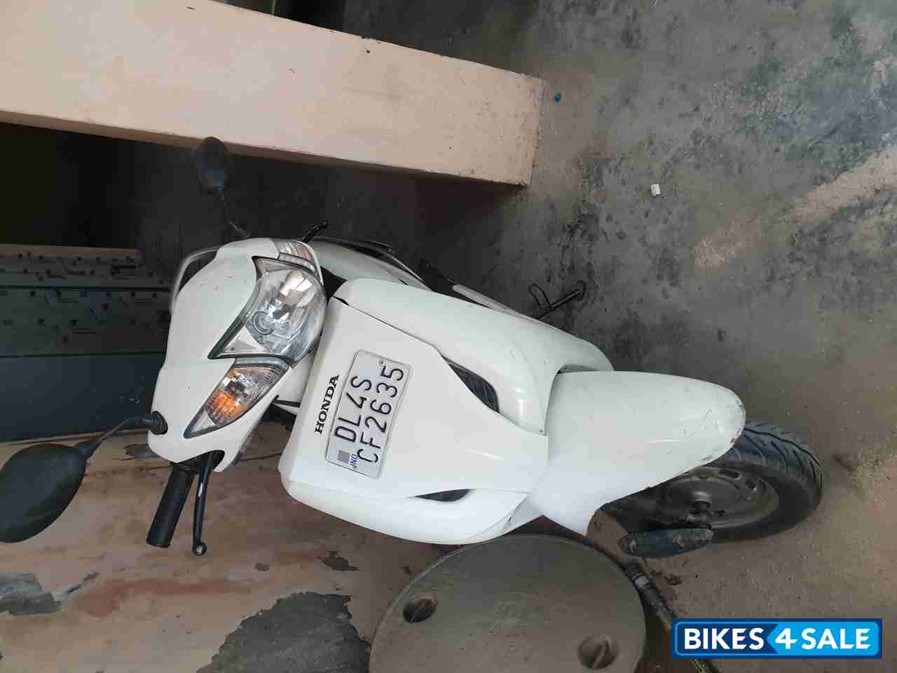 White Honda Activa i