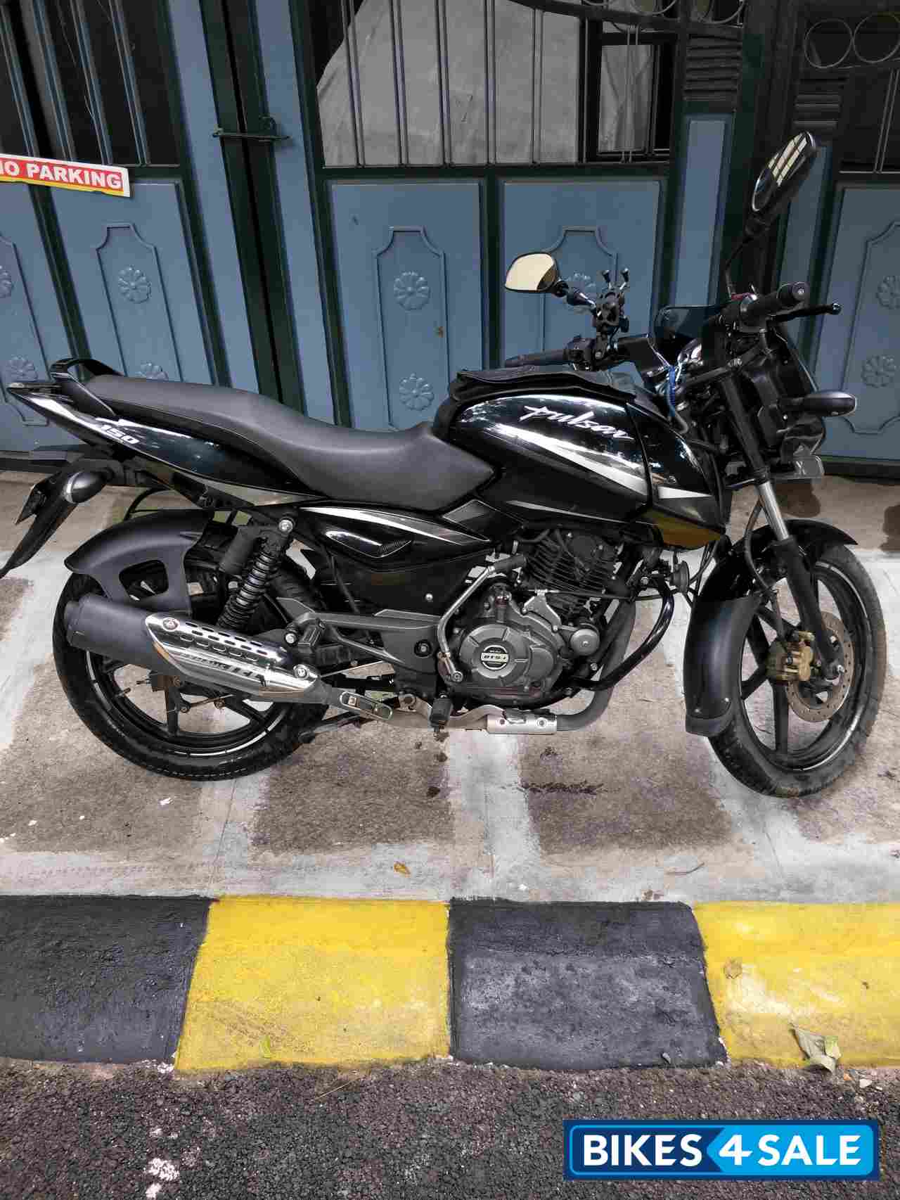 Black And Silver Bajaj Pulsar 150 DTSi Black And Silver Bajaj Pulsar 150 DTSi
