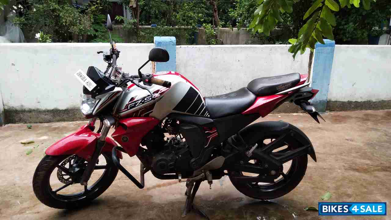 Red White Yamaha FZ-S FI V2