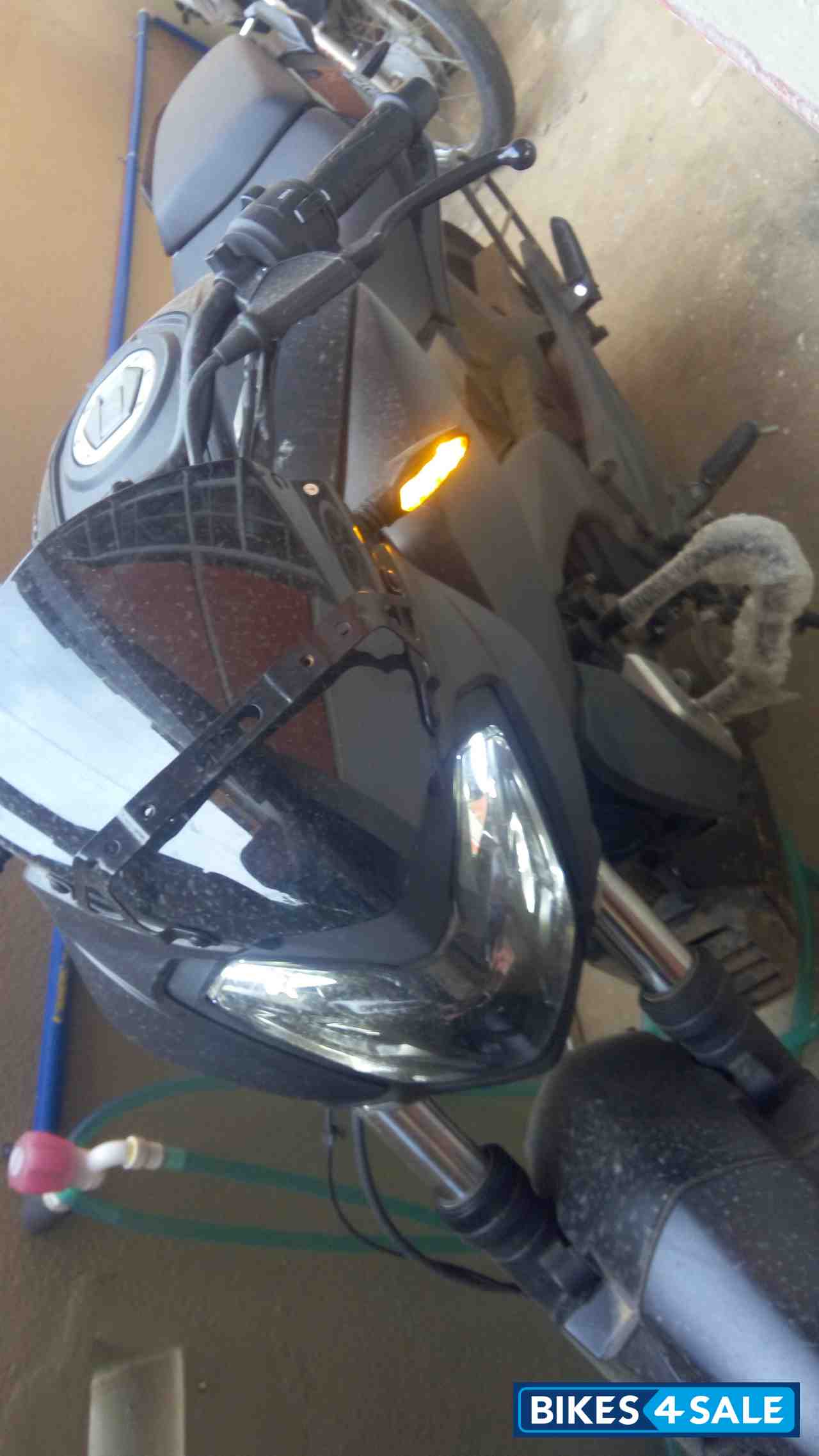 Mad Black Bajaj Dominar 400