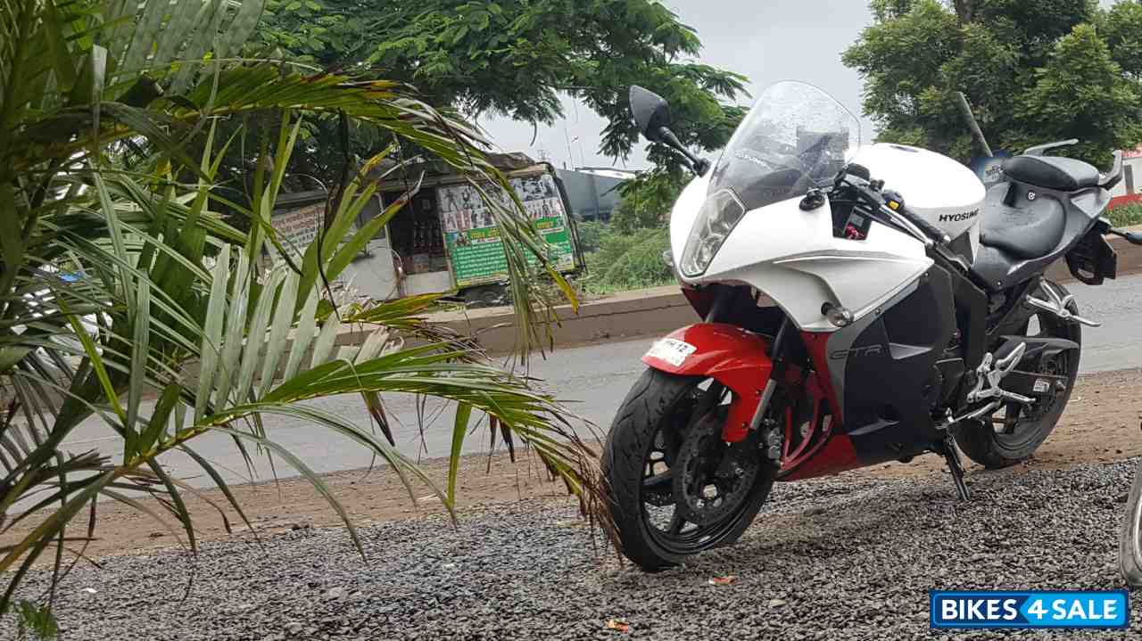 Hyosung GT250R