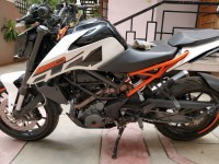 White KTM Duke 250