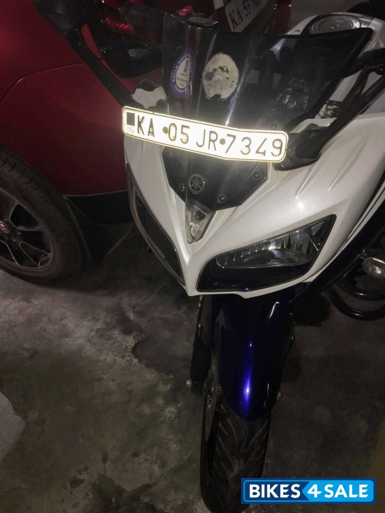 White-blue Yamaha Fazer FI V2
