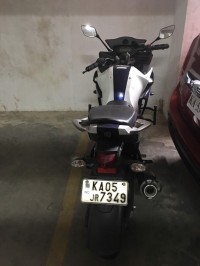 White-blue Yamaha Fazer FI V2