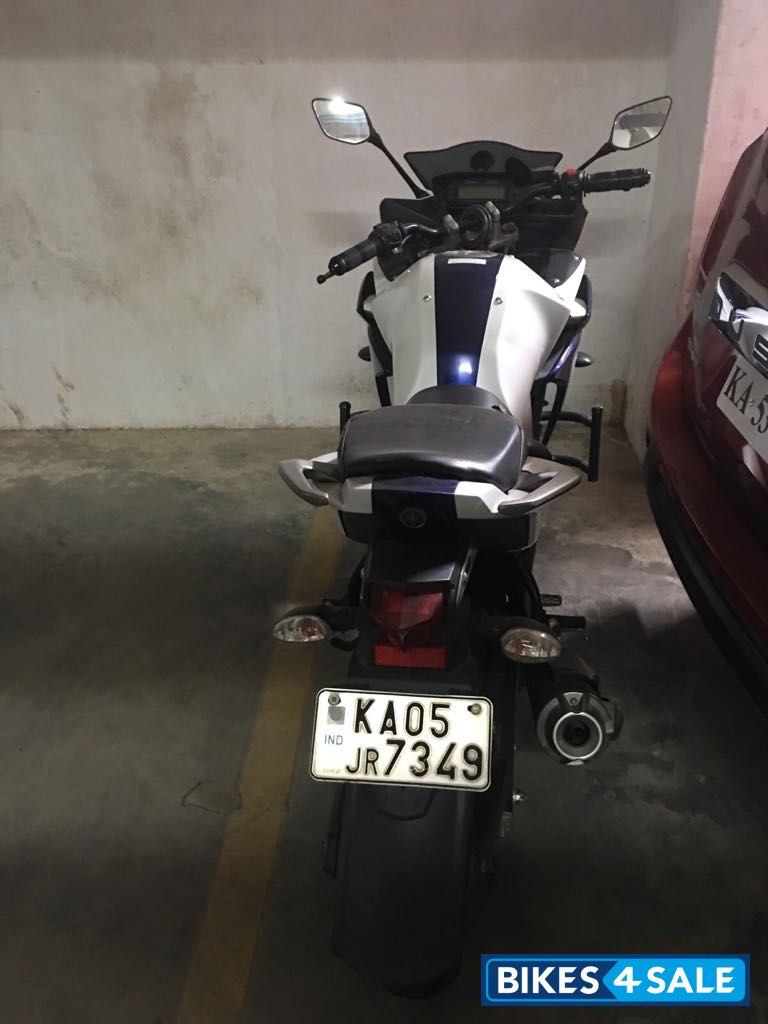 White-blue Yamaha Fazer FI V2