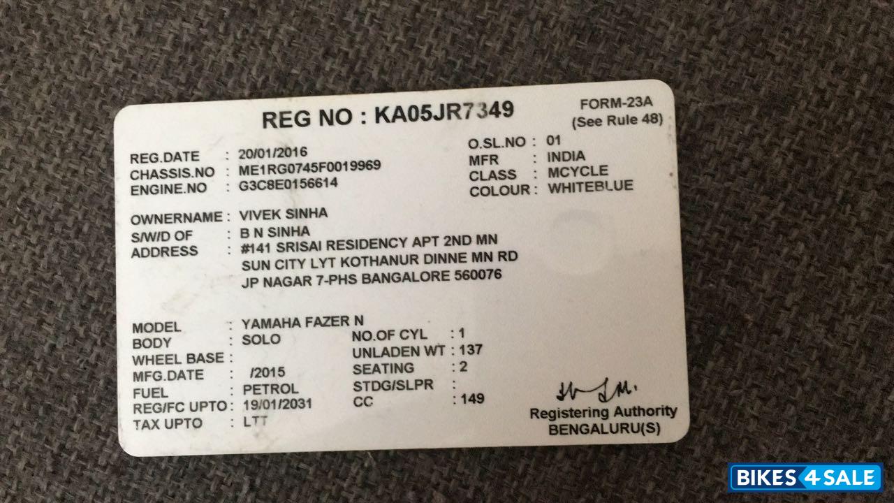 White-blue Yamaha Fazer FI V2