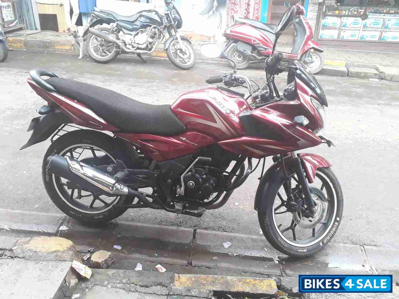 Red Bajaj Discover 150 F
