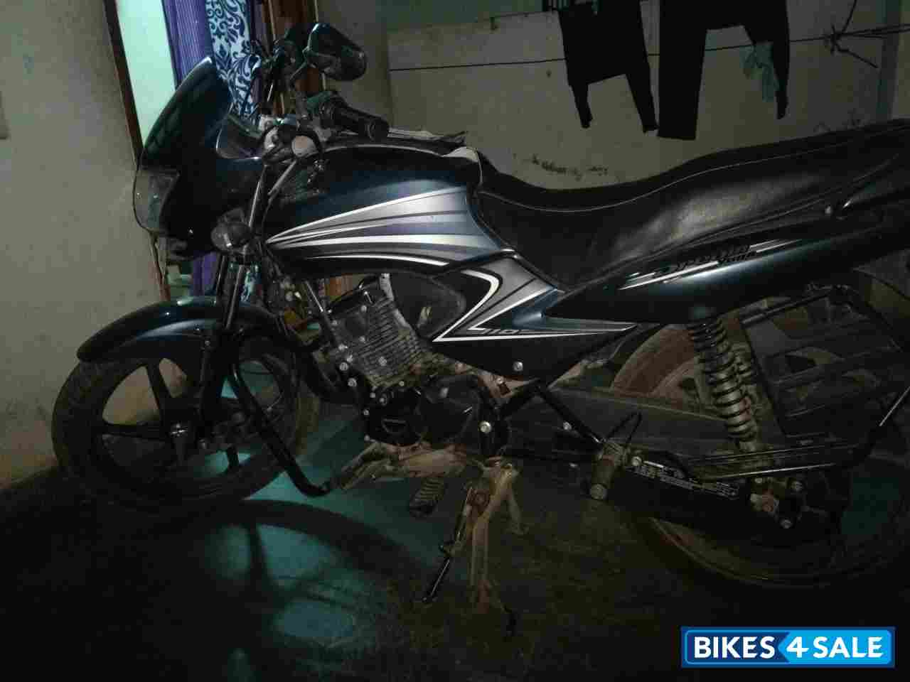 Grey Honda Dream Yuga