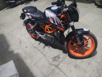 Black KTM Duke 390