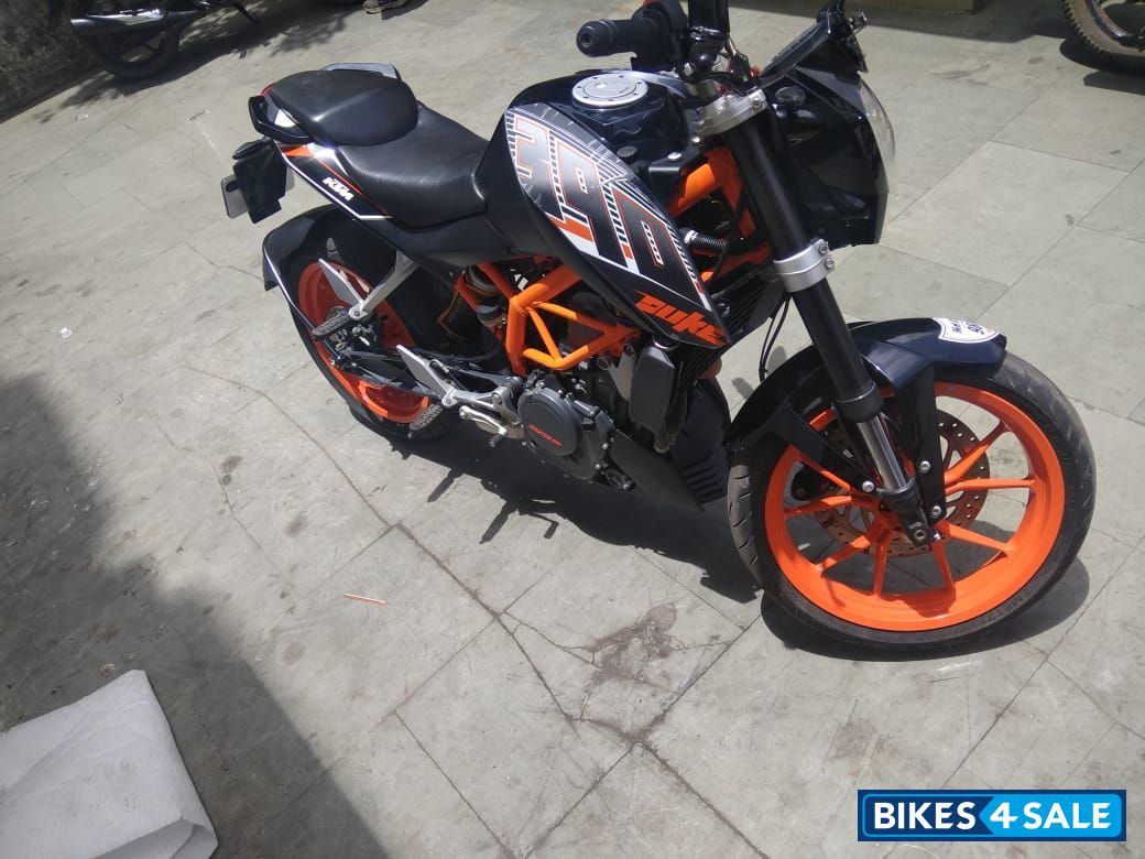 Black KTM Duke 390