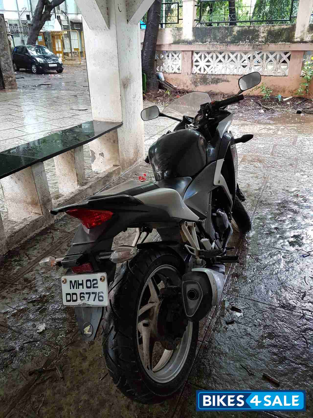 Black Honda CBR 250R ABS