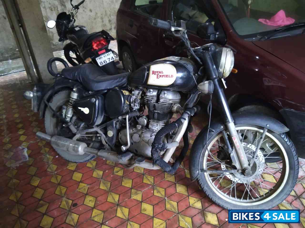 Black Royal Enfield Classic 500