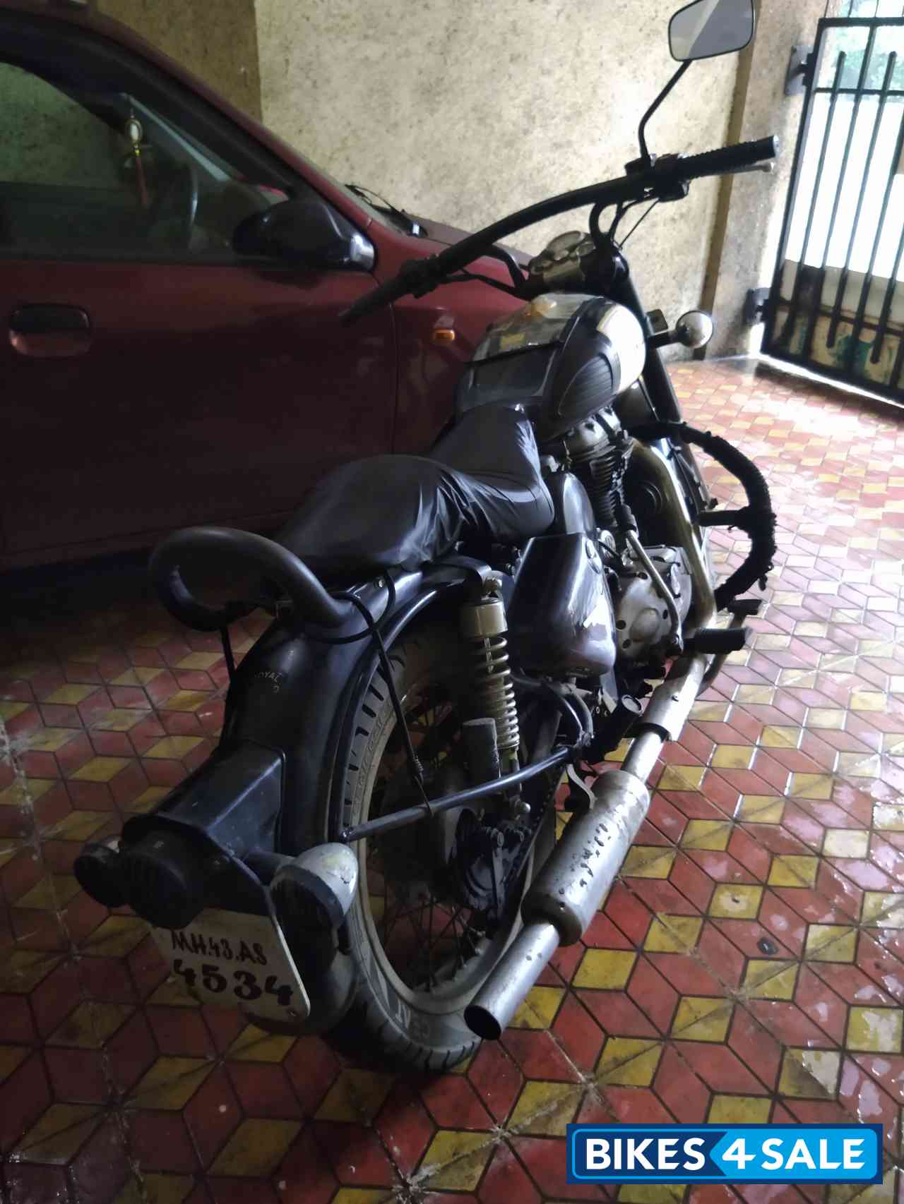 Black Royal Enfield Classic 500