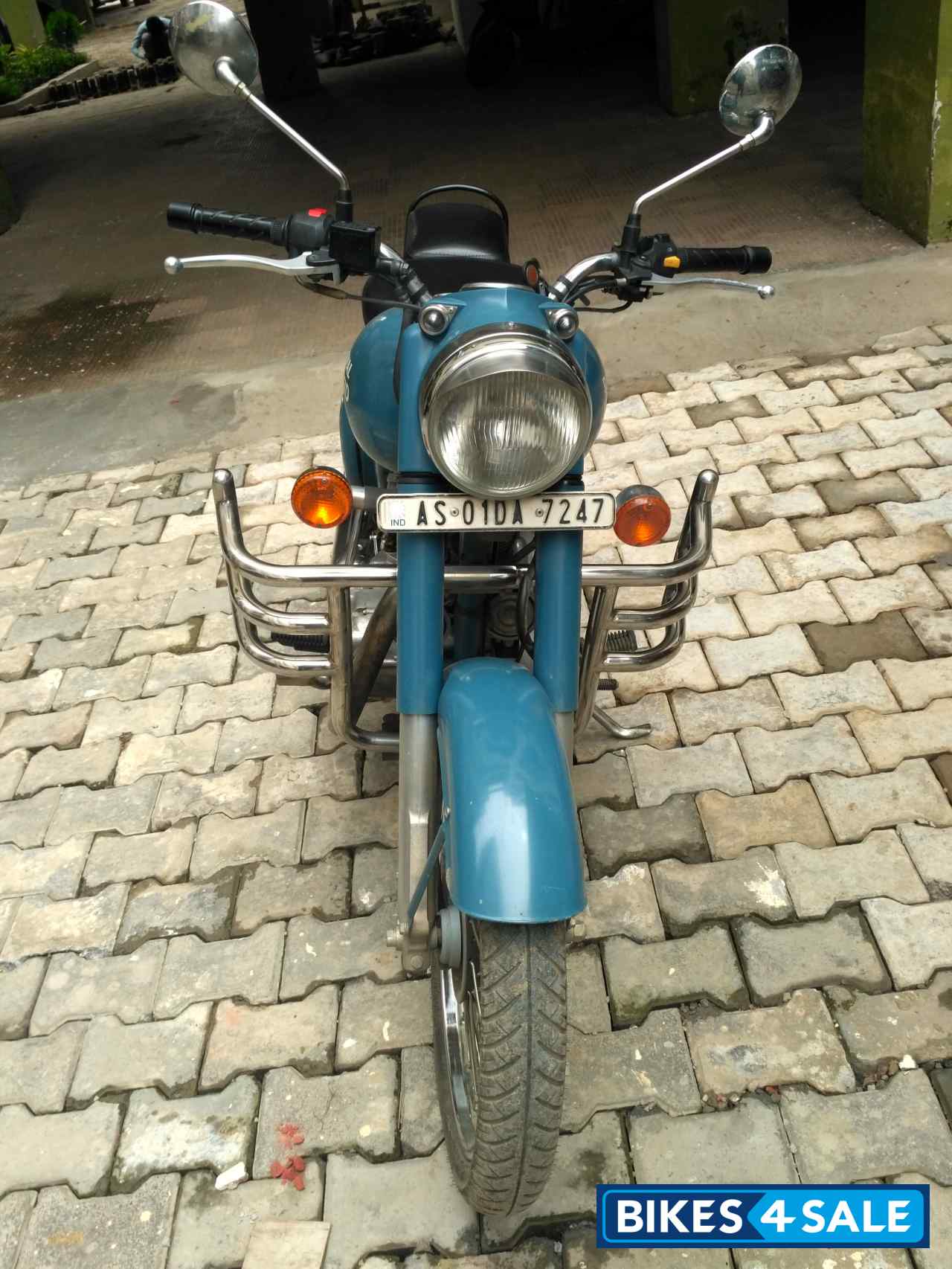 Royal Enfield Classic Squadron Blue