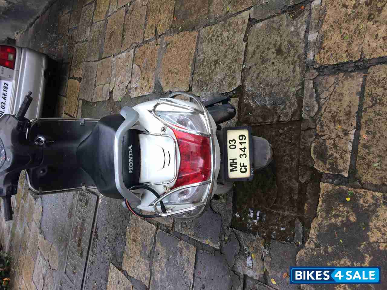 White Honda Activa 3G
